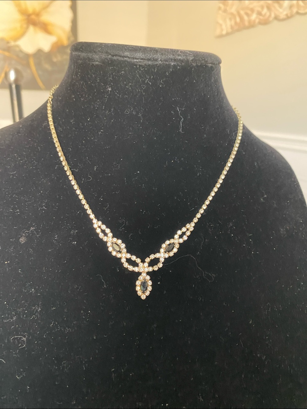 Gold Crystal V-Detail Women's Necklace